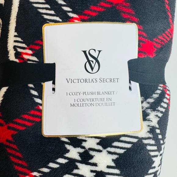 Victoria's Secret Black and Red Plaid Cozy Plush Fleece Throw Blanket NWT - Picture 5 of 7